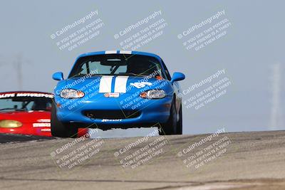 media/Oct-26-2025-CalClub SCCA (Sun) [[8ce1e69566]]/Group 5/Grapevine/